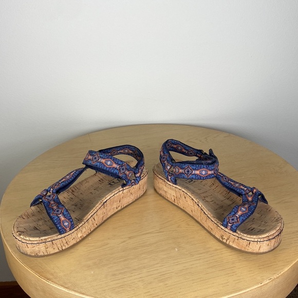 Born Women's 8.5 9 Sirena Platform Sandals Outdoor Walking Gorpcore Comfortable - Picture 3 of 7